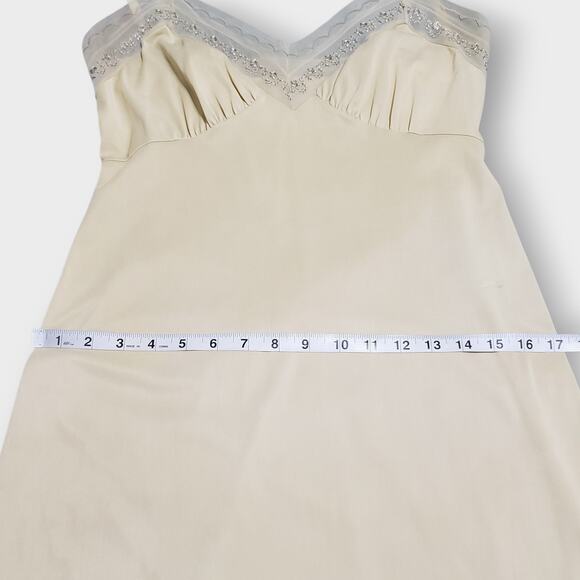 Vtg Vassarette Hollywood Mesh Embroidered Slip Sz 34A Neutral Nude Rockability - Picture 11 of 14